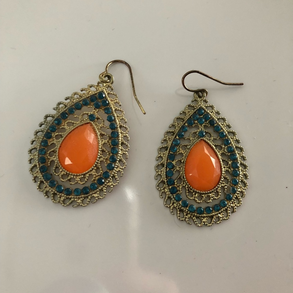 🌺beautiful earings🌺 from; Francesca’s